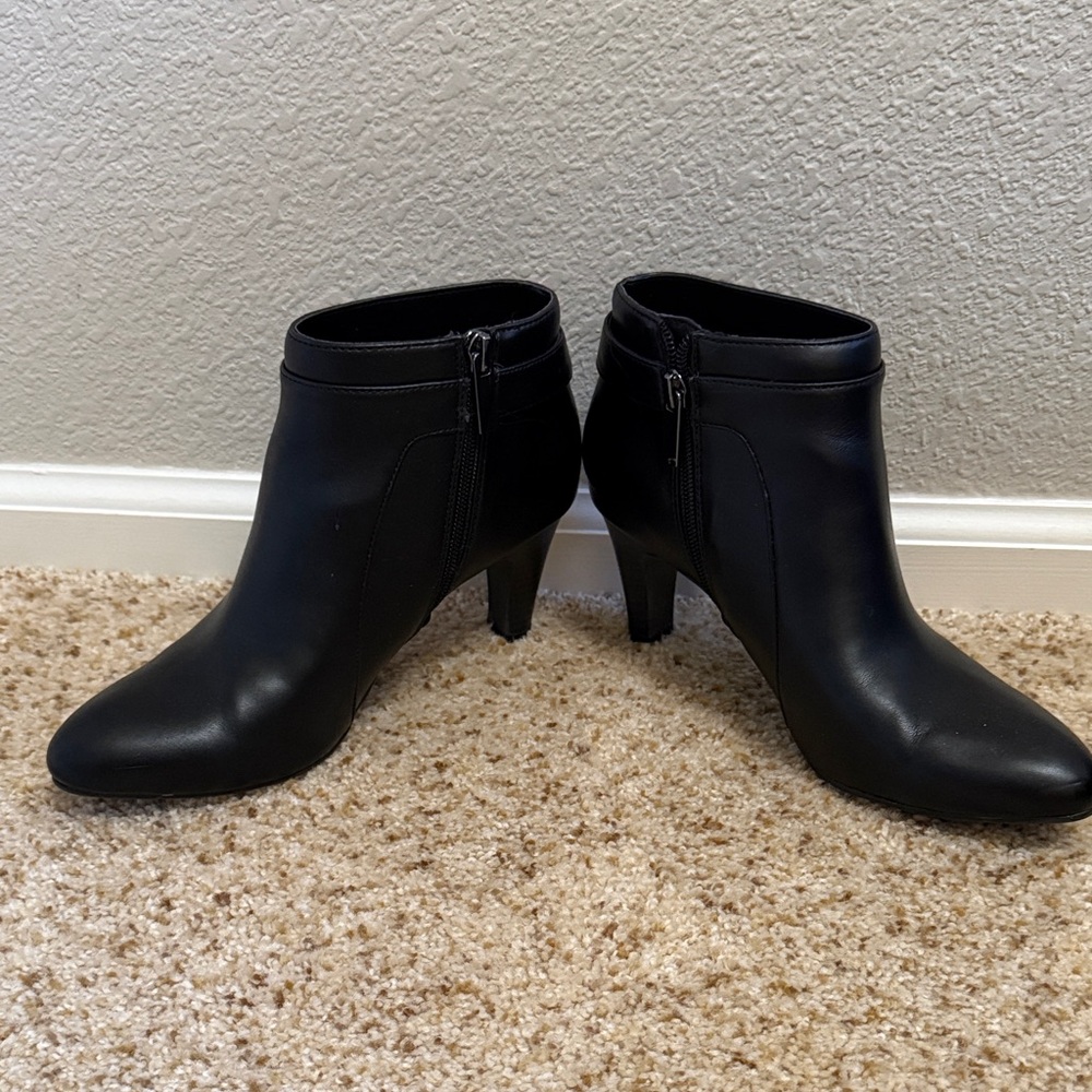 Bandolino Black Heeled Ankle Boots